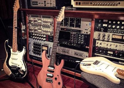 Till-Paris-Studio-Guitars